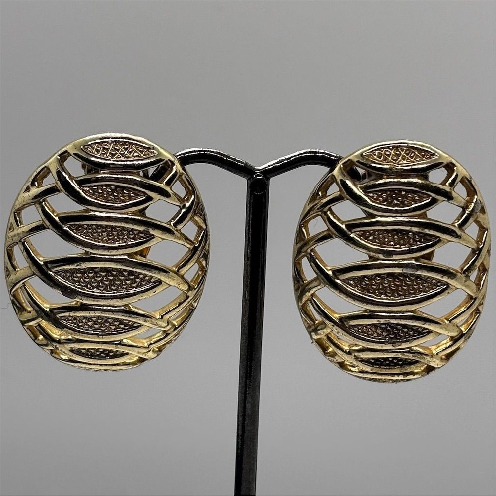Emmons Clip On Earrings Gold Tone Oval Textured Openwork Vintage Signed‎